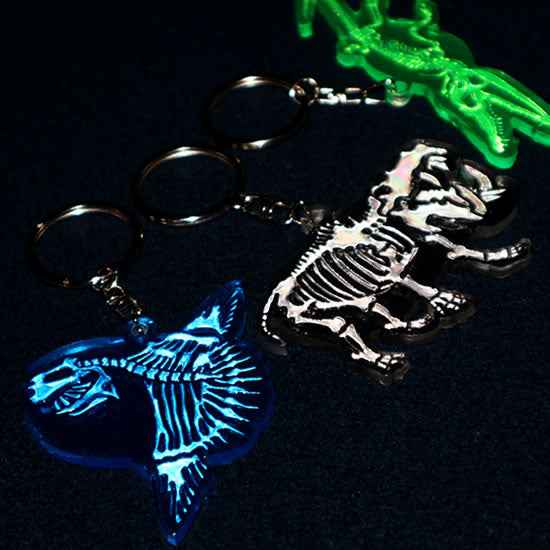 FLASHキーホルダー キリン｜ライトに反射で骨格が光る！｜ネット