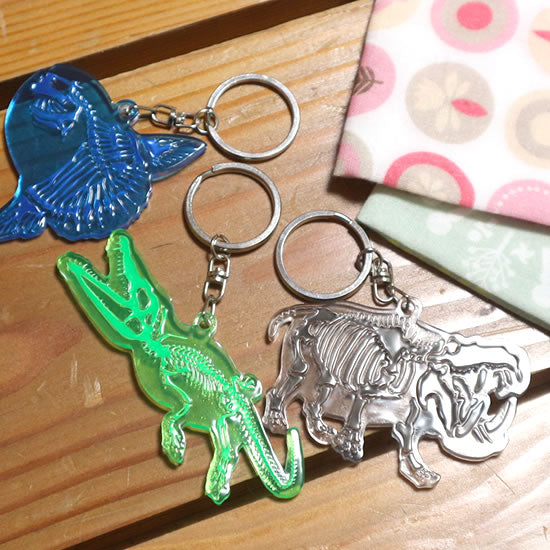 FLASHキーホルダー キリン｜ライトに反射で骨格が光る！｜ネット